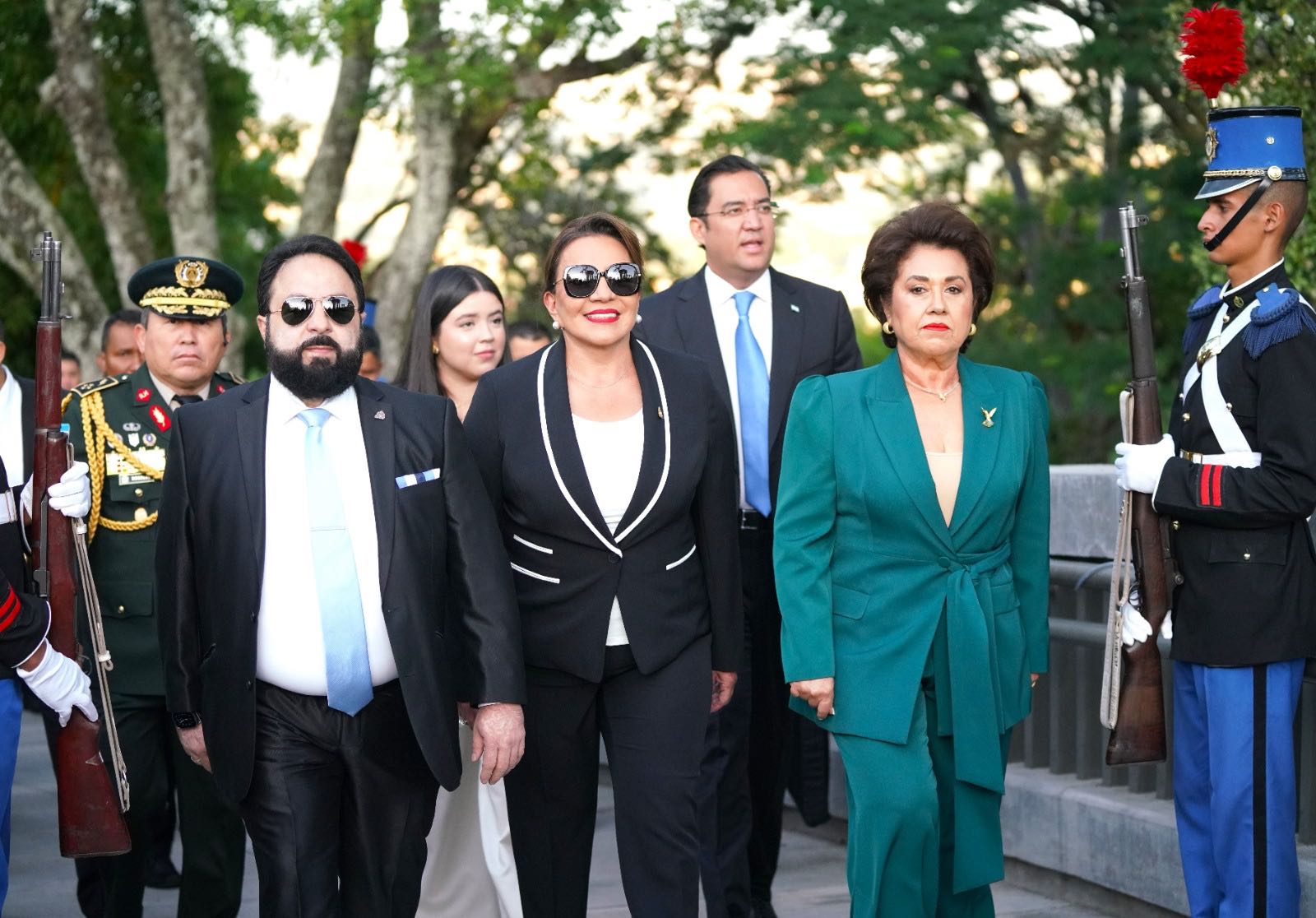 Presidente del CN, Luis Redondo acompañó a la presidenta Xiomara Castro en la Izada de la Bandera Nacional